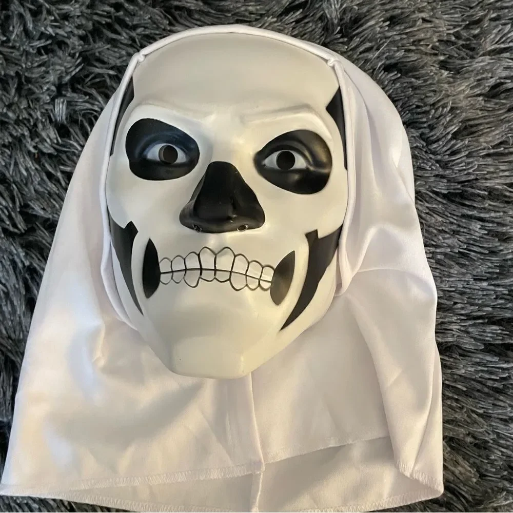 Spirit Halloween Skull Trooper Kit - Fortnite with BONUS ACCESSORIES - Picture 6 of 13